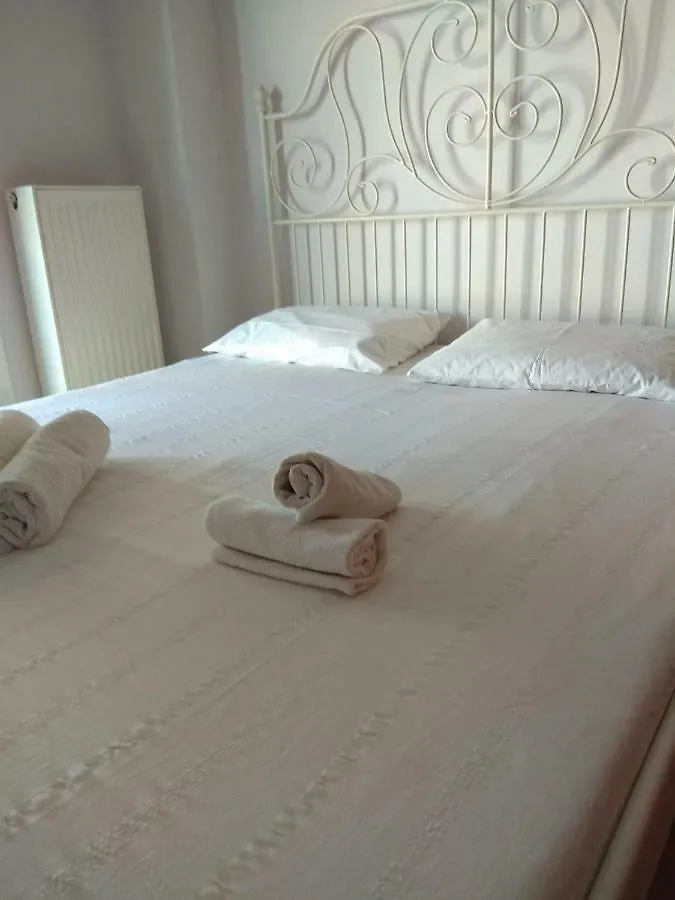 Nickys Place Perea Peraía شقة